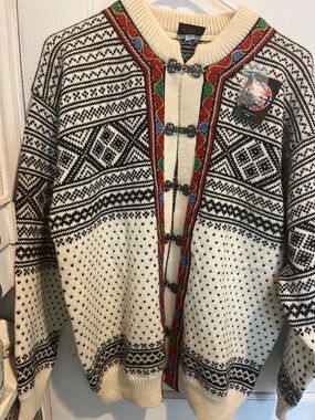 Arctic Circle 66’ 33’ wool unisex cardigan